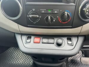 MyMobility Vehicles - WAV - Citroen Berlingo - WA64 JGY - Centre Console Bottom View