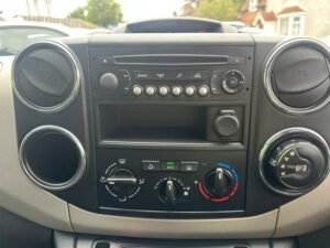 MyMobility Vehicles - WAV - Citroen Berlingo - WA64 JGY - Centre Console View
