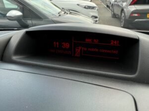 MyMobility Vehicles - WAV - Peugeot Partner - SF68 DHZ - Centre Console Top View
