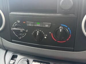 MyMobility Vehicles - WAV - Peugeot Partner - SF68 DHZ - Centre Console View
